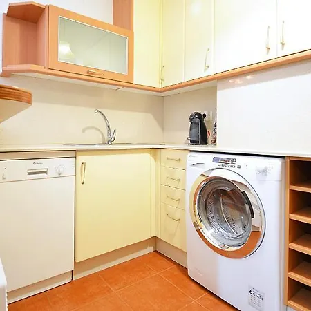 Galihost - Con Piscina En El Centro De アパート *