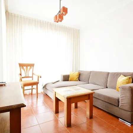 Galihost - Con Piscina En El Centro De